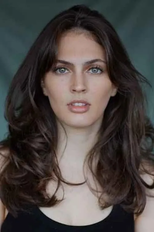 Chloe Karr interpretando a Nancy