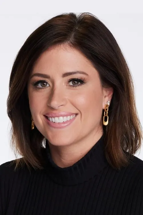 Chloe Melas — personaje: Self - Journalist