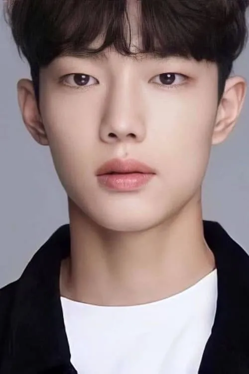 Cho Jun-young — personaje: Go Joon Hee