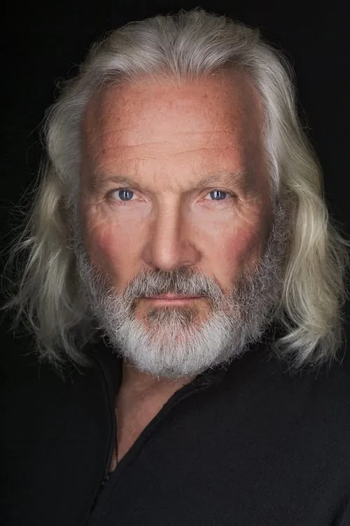 Chris Lew Kum Hoi ha trabajado con Chris Beaumont en 1 ocasiones