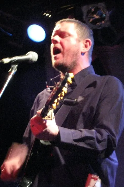 Paul Barker ha trabajado con Chris Connelly en 6 ocasiones