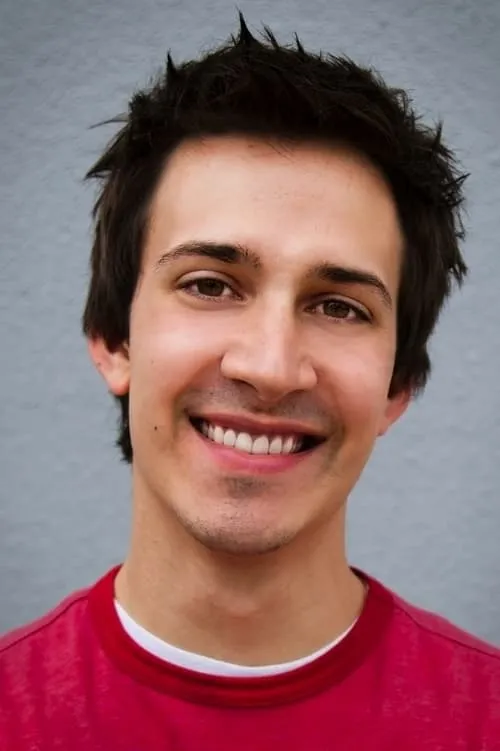 Chris Demarais — personaje: Russ