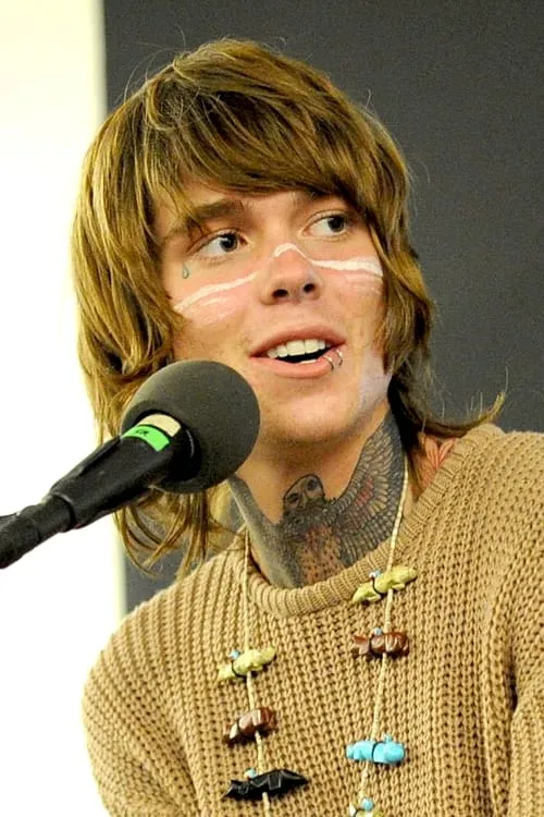 Chris Drew interpretando a Self