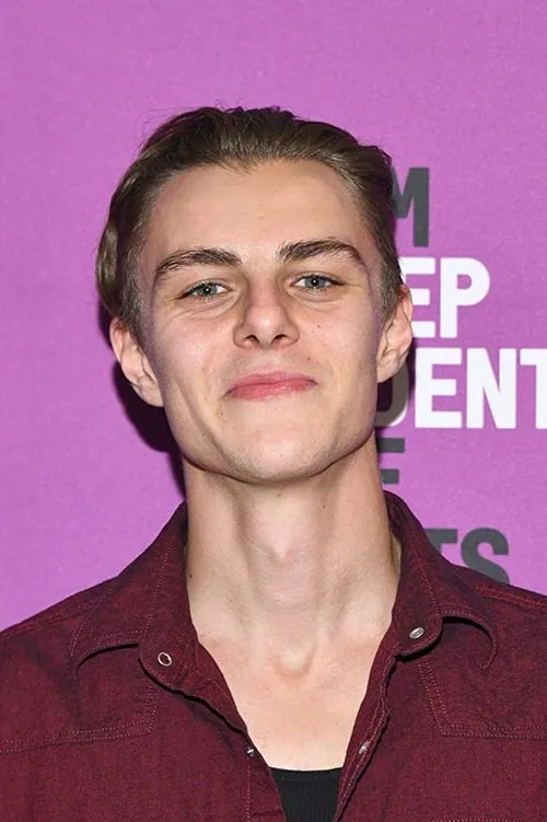 Chris Galust interpretando a Olek