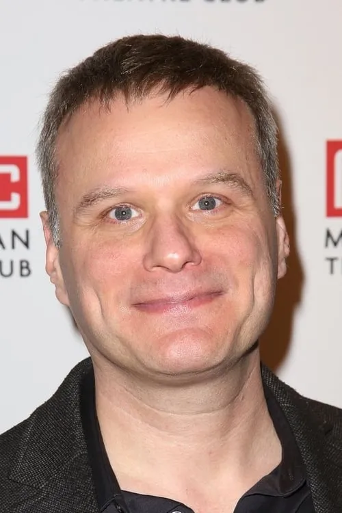 Chris McGarry interpretando a Danny