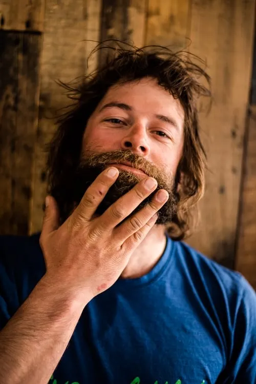 Chris Rubens interpretando a Self