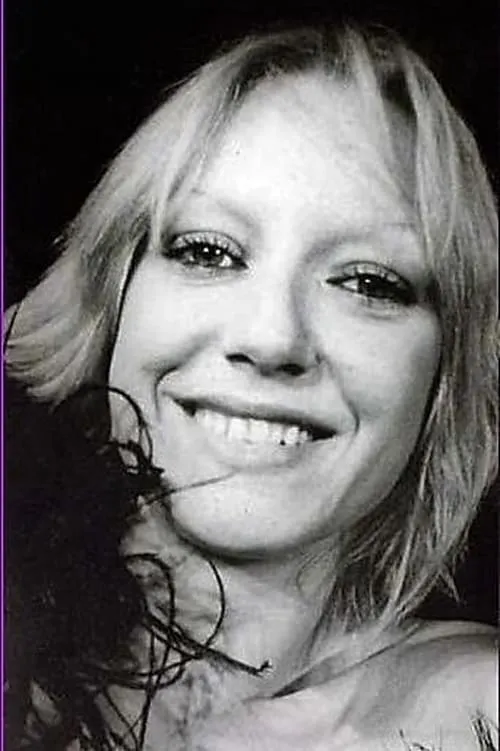 Christa Leem interpretando a