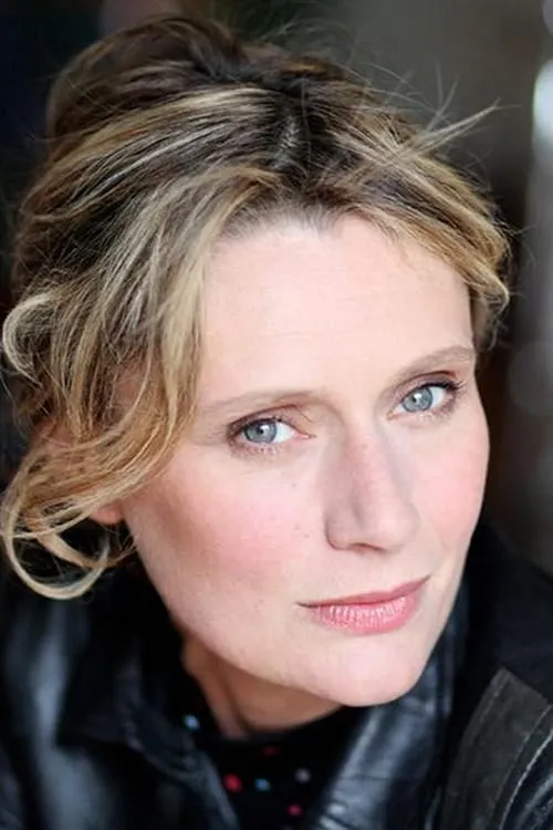 Christèle Tual interpretando a Annie