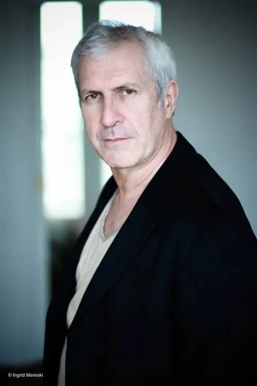 Christian François interpretando a Henri