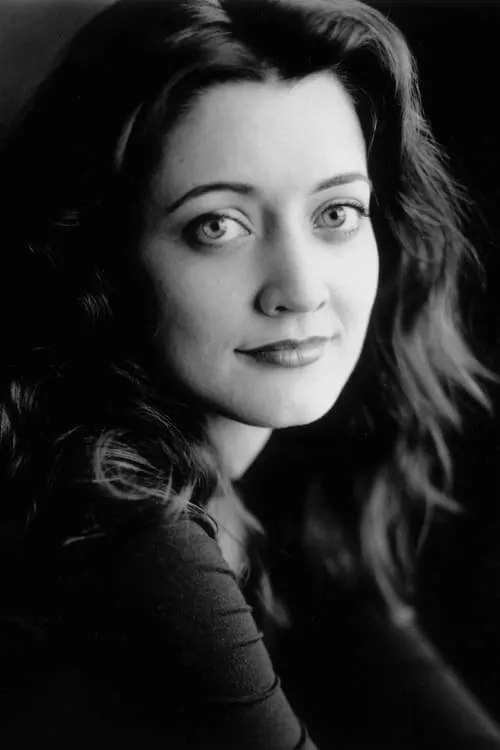 Christina Baldwin interpretando a Aunt Margaret