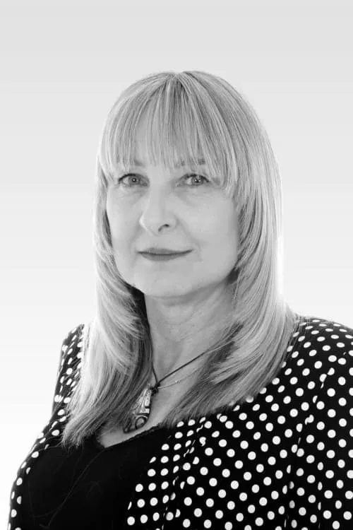 Christine Doidge interpretando a Kate