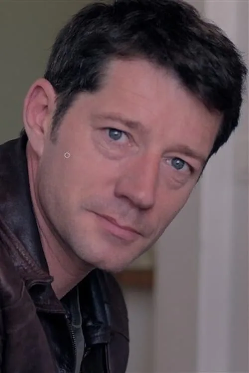 Christophe Reymond interpretando a Philippe, le père de Lucie