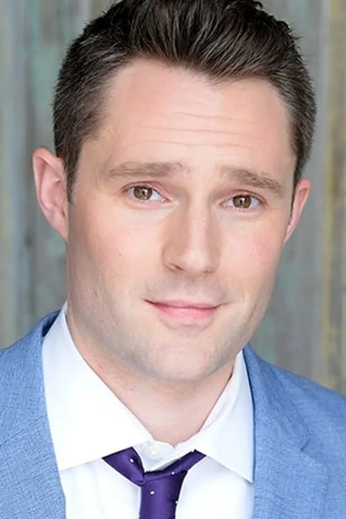 Christopher Allen interpretando a