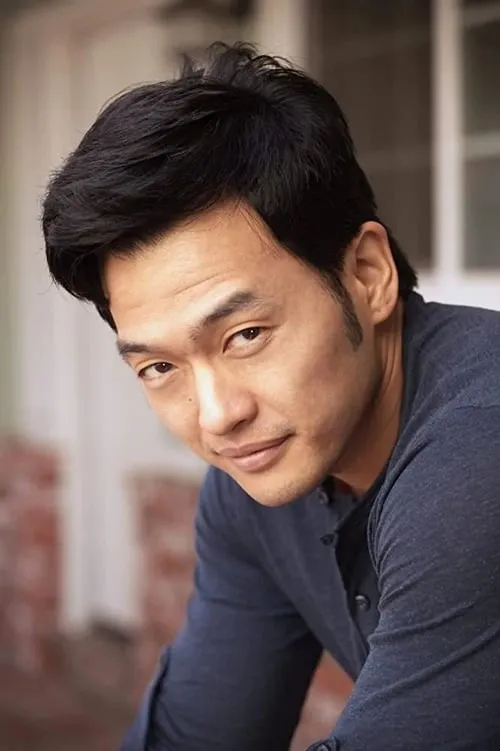 Christopher Charles interpretando a Michael