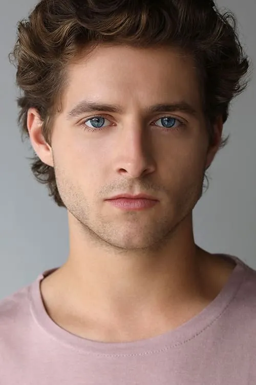 Christopher Collins interpretando a Chad