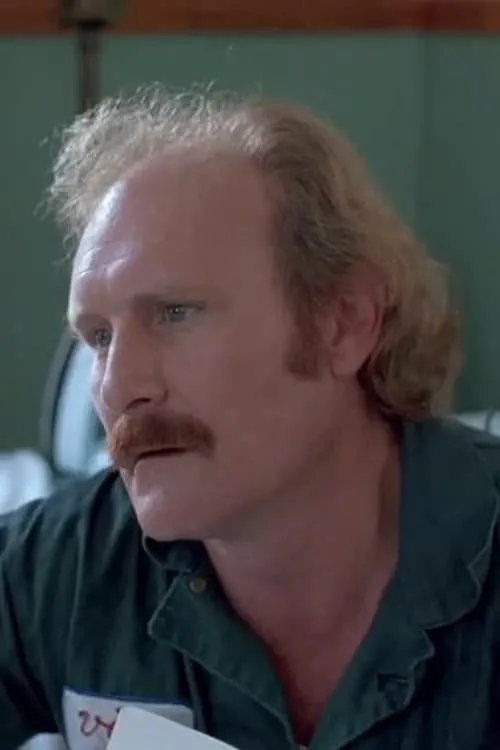 Christopher Cooke interpretando a Jules