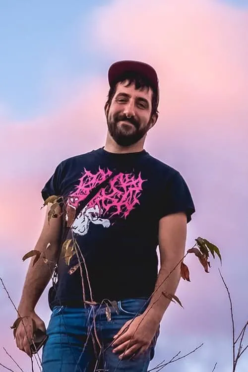 Christopher Dalpe interpretando a Brian