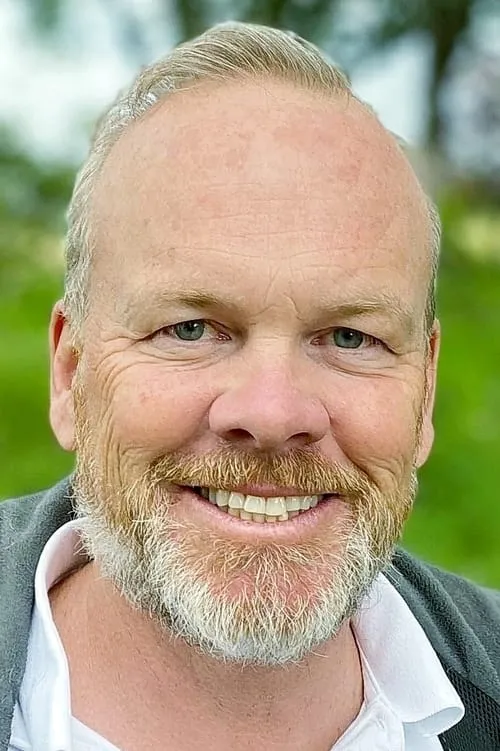 Christopher de Courcy-Ireland interpretando a Stephen Jennings (voice)