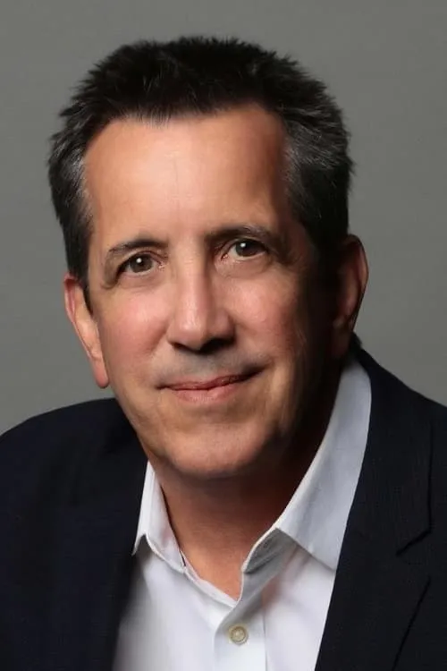 Christopher DeFaria interpretando a Himself