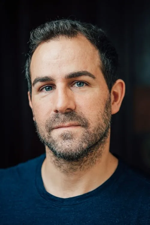 Christopher J. Domig interpretando a Steffen