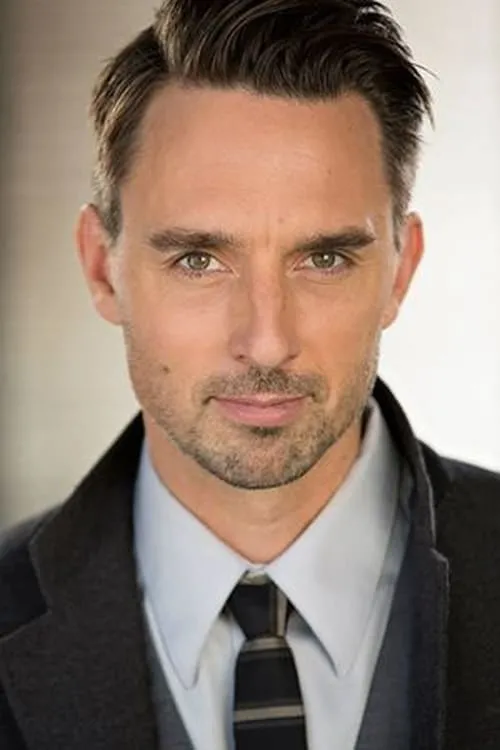 Christopher Soren Kelly interpretando a Pete Barnacle