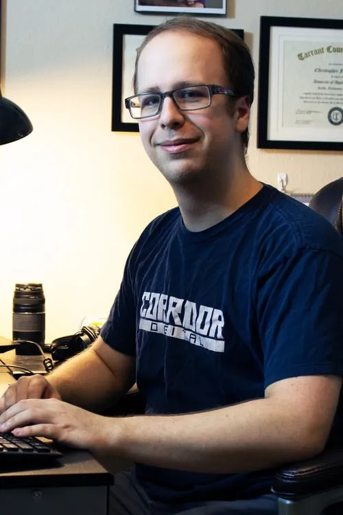 Tyler W. Moore ha trabajado con Christopher Strong en 6 ocasiones