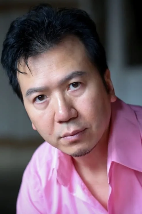 Christopher Tram interpretando a Andy