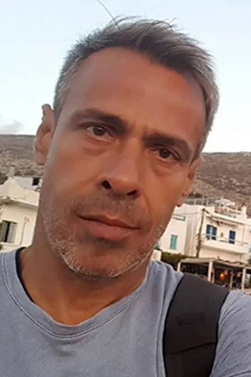 Christos Solomos interpretando a 