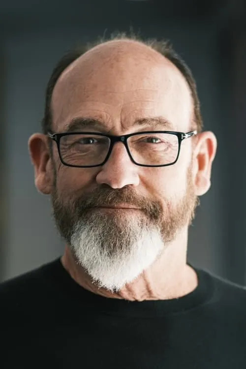 Chuck Russell interpretando a Self