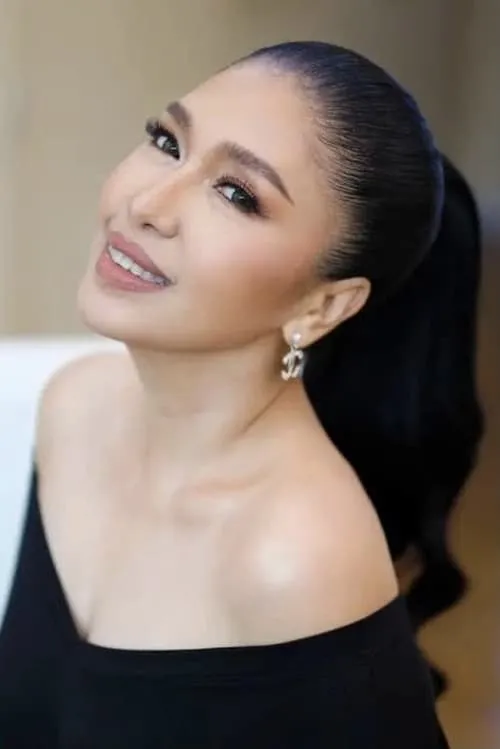 Chutima Naina interpretando a Pon