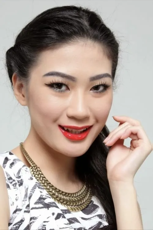 Cindy Valerie interpretando a Yenny