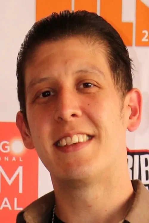 C.J. Martinez interpretando a