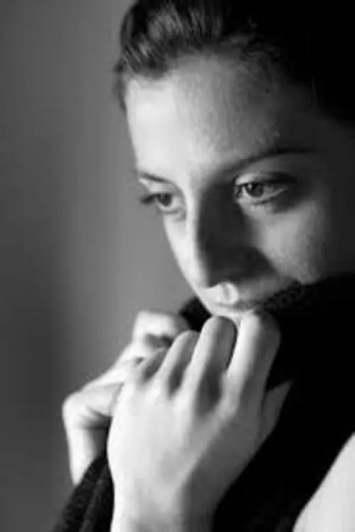 Claire Bournet interpretando a Skater