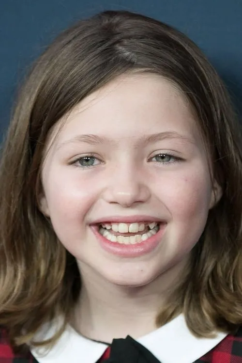 Claire Geare interpretando a Dee Dee