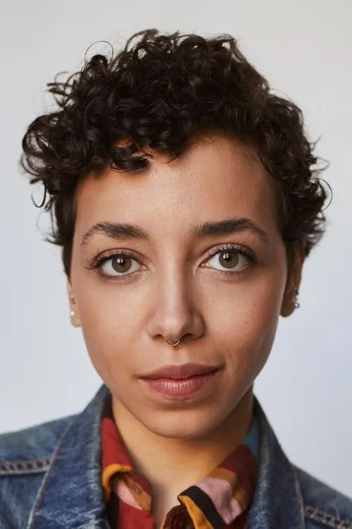 Molly Kunz ha trabajado con Claire Saunders en 1 ocasiones