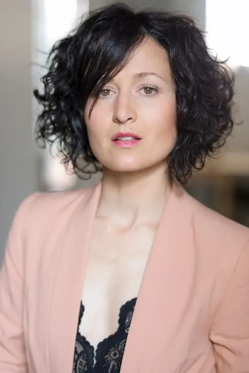 Agnès Akopian ha trabajado con Clara Cantos en 1 ocasiones