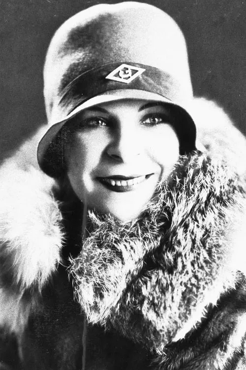 Gordon Douglas ha trabajado con Clara Guiol en 3 ocasiones