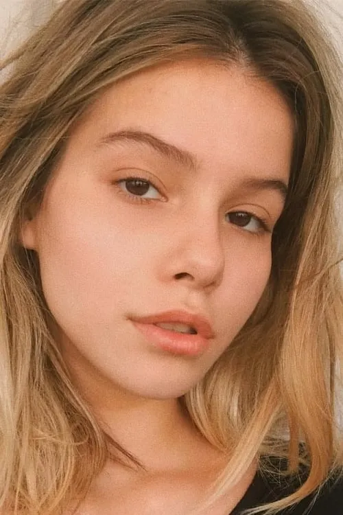 Clarissa Müller interpretando a Priscilla