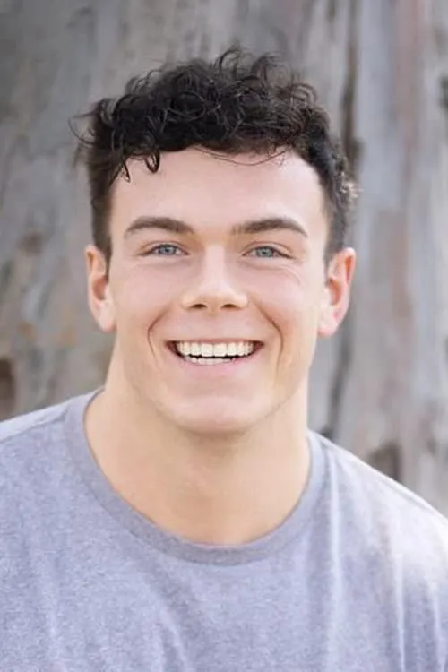 Clark Reid interpretando a