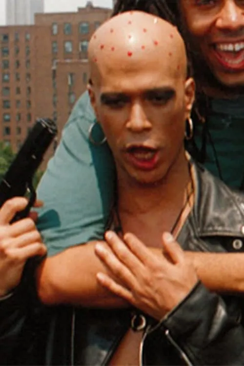 Claude E. Sloan interpretando a Max