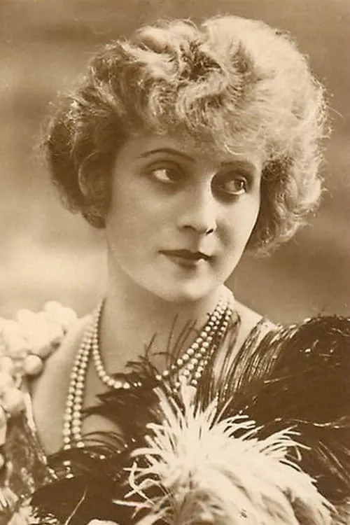 Claude France interpretando a Mme de Pompadour