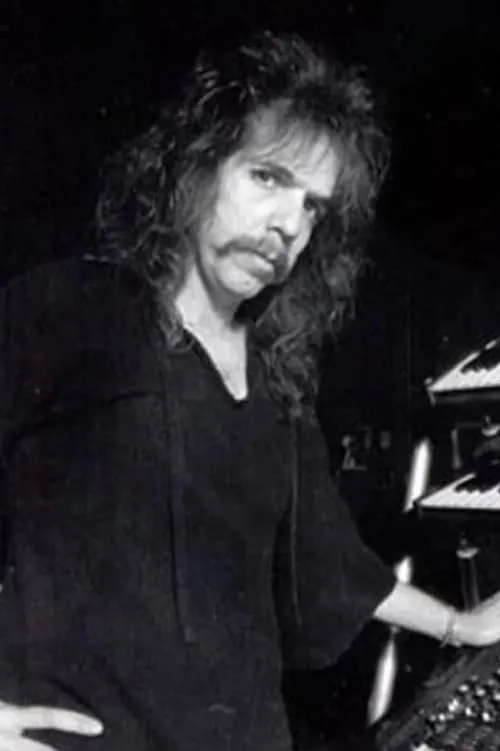Ronnie James Dio ha trabajado con Claude Schnell en 4 ocasiones