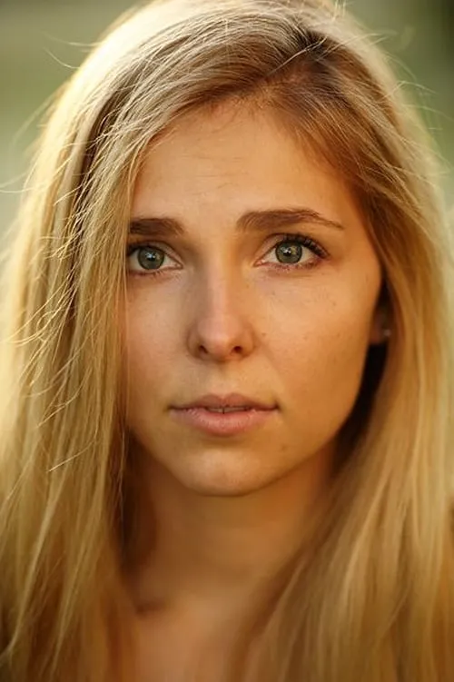 Isaro Kayitesi ha trabajado con Claudia Dzienny en 1 ocasiones