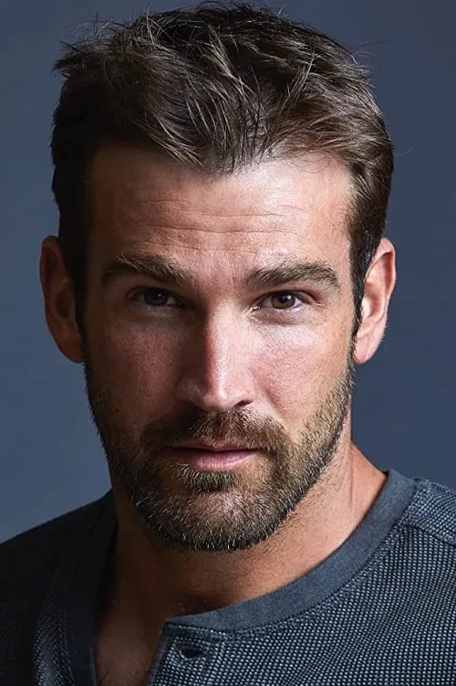 Clayton Adams en su biografía y filmografía