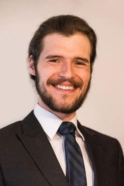 Michael Petrone ha trabajado con Clayton Belcher en 1 ocasiones