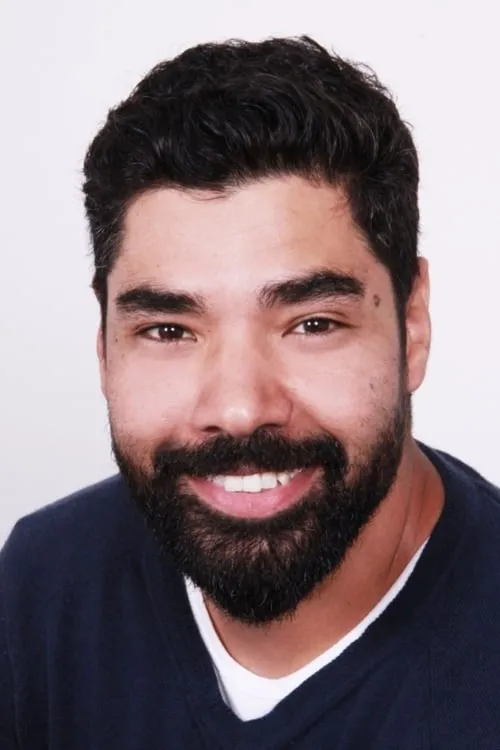 Clayton Evertson interpretando a Branko