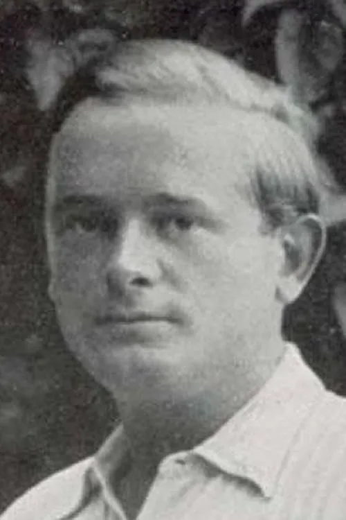 Clemens Hasse interpretando a Angestellter beim Hundezwinger