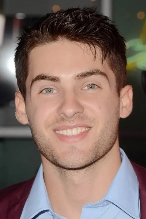Cody Christian interpretando a Nick Newell