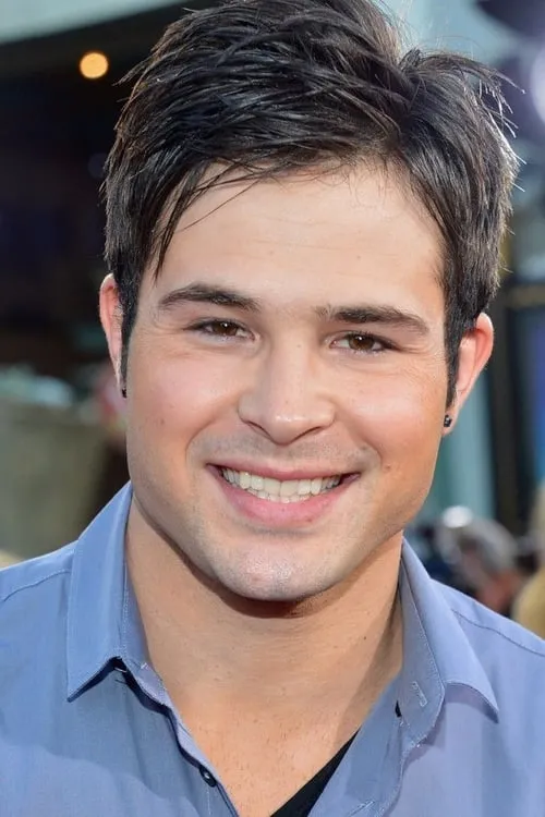 Cody Longo interpretando a Dave