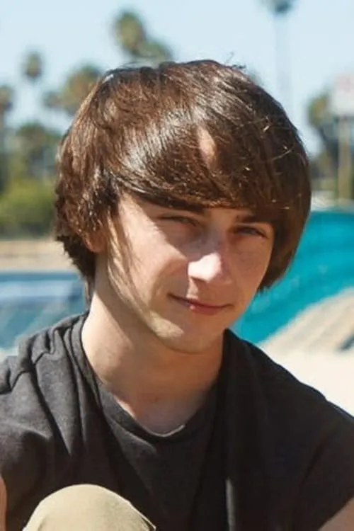 Cole Claire interpretando a